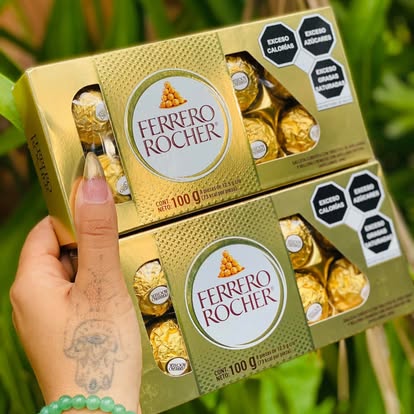 Cajas de bombones Ferrero Rocher. Consulta unidades y presentación; la foto muestra más de una caja.