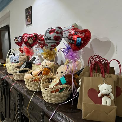 Otra referencia de Cestas con peluches y bebidas