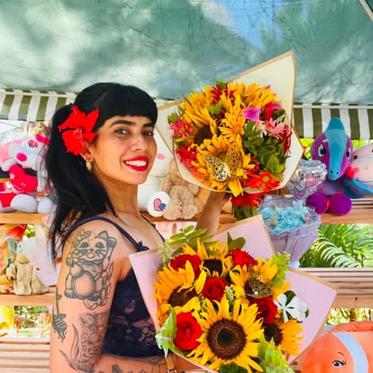 Modelos de ramos con girasoles y flores de colores.