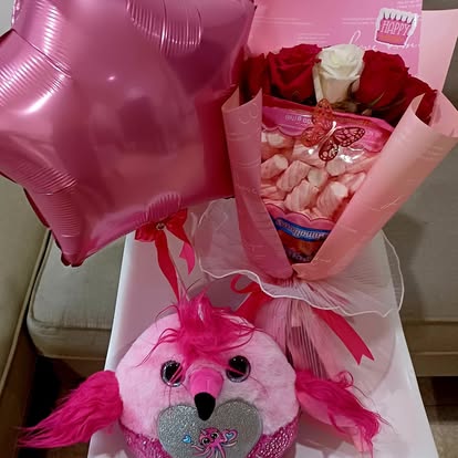 Flores, dulces y globo estrella