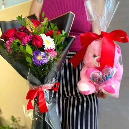 Flores y un compañero de regalo