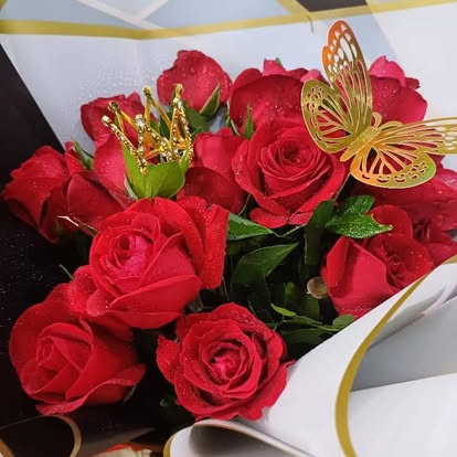 Detalles dorados sobre rojo