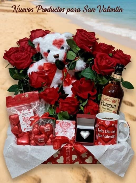 Rosas rojas con un osito y detalles de regalo.
