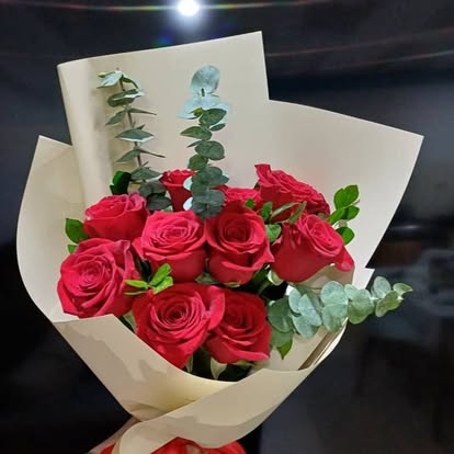 Rosas y hojas de tono suave